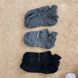 Feetures No-Show Socks- 3 pr